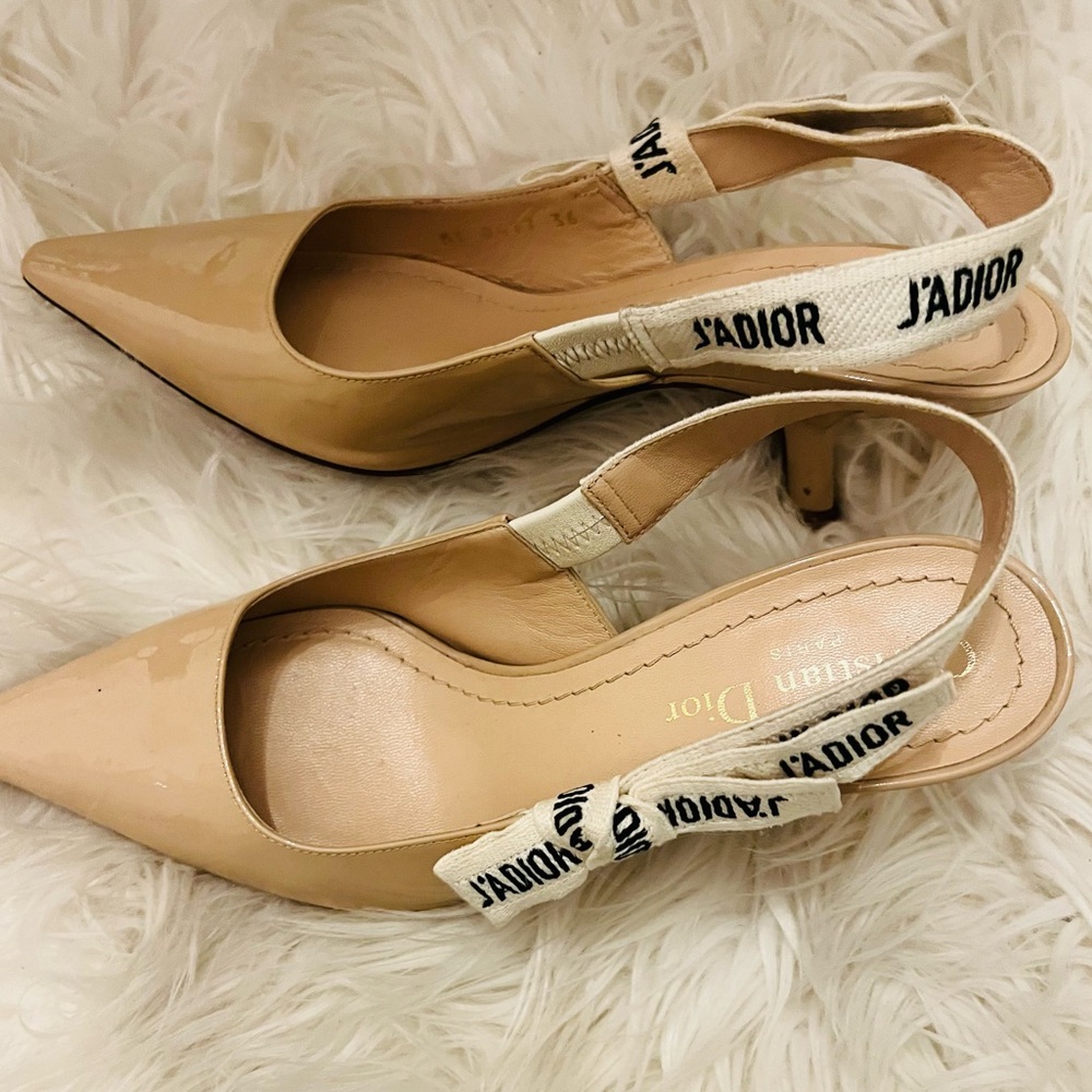 Classic Dior Sling Back 👠 Heels. Tan Patent Leather with a kitten heel. Size 6